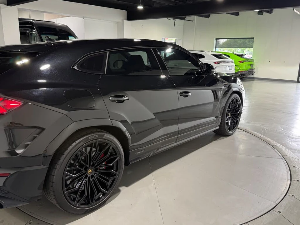 2025 Lamborghini Urus SE - Image 13 of 31