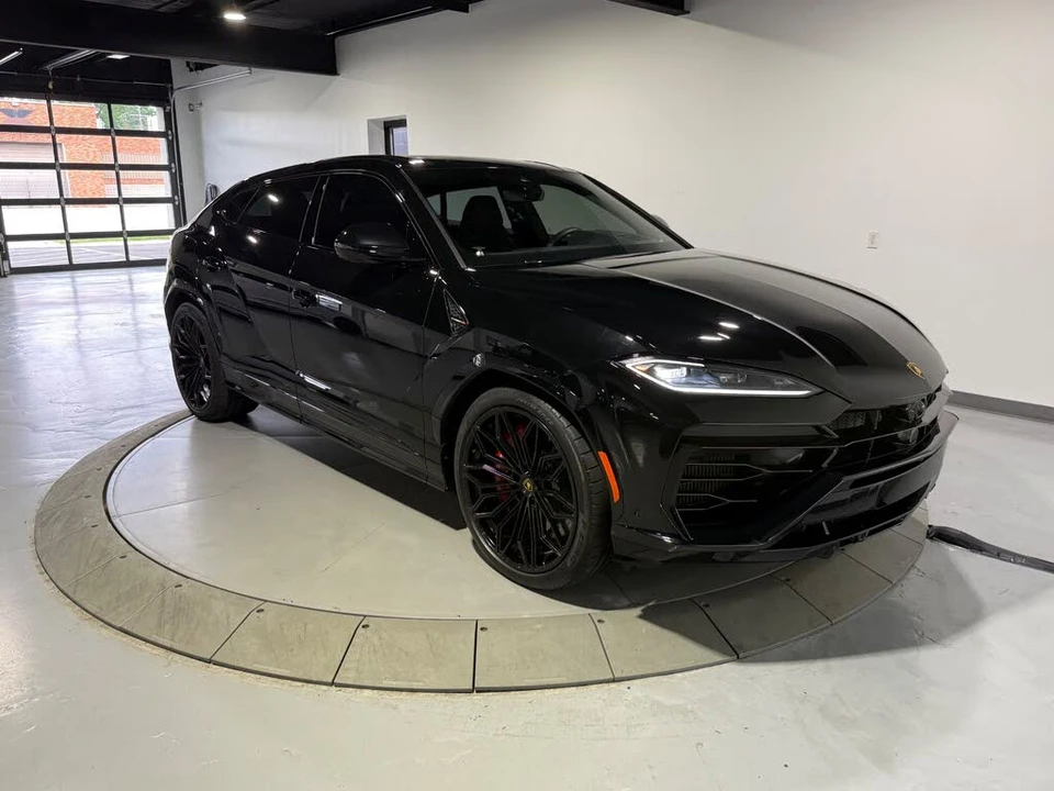 2025 Lamborghini Urus SE - Image 7 of 31