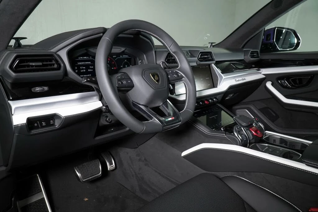 2025 Lamborghini Urus SE - Image 3 of 30