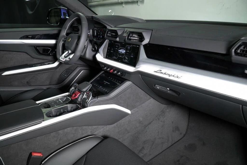 2025 Lamborghini Urus SE - Image 21 of 30