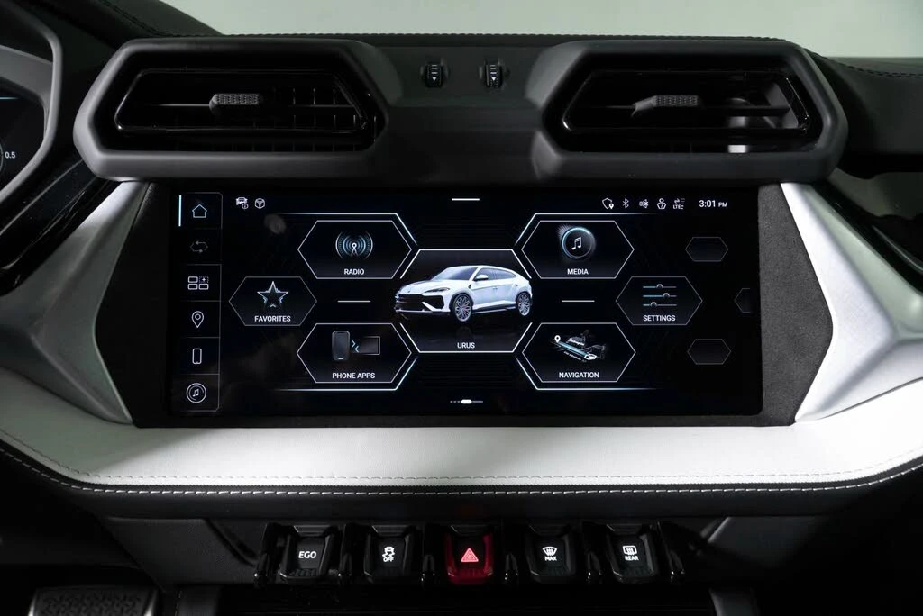 2025 Lamborghini Urus SE - Image 22 of 30