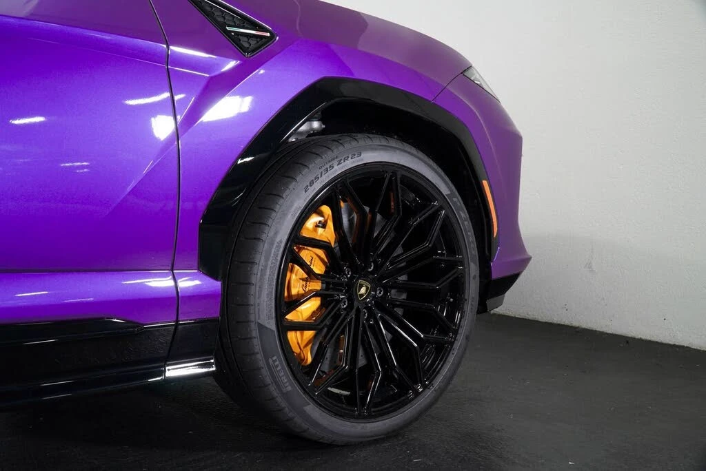 2025 Lamborghini Urus SE - Image 9 of 30