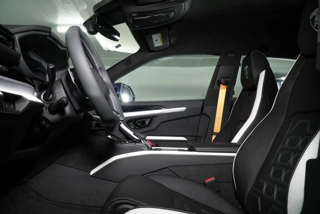 2025 Lamborghini Urus SE - Image 20 of 30