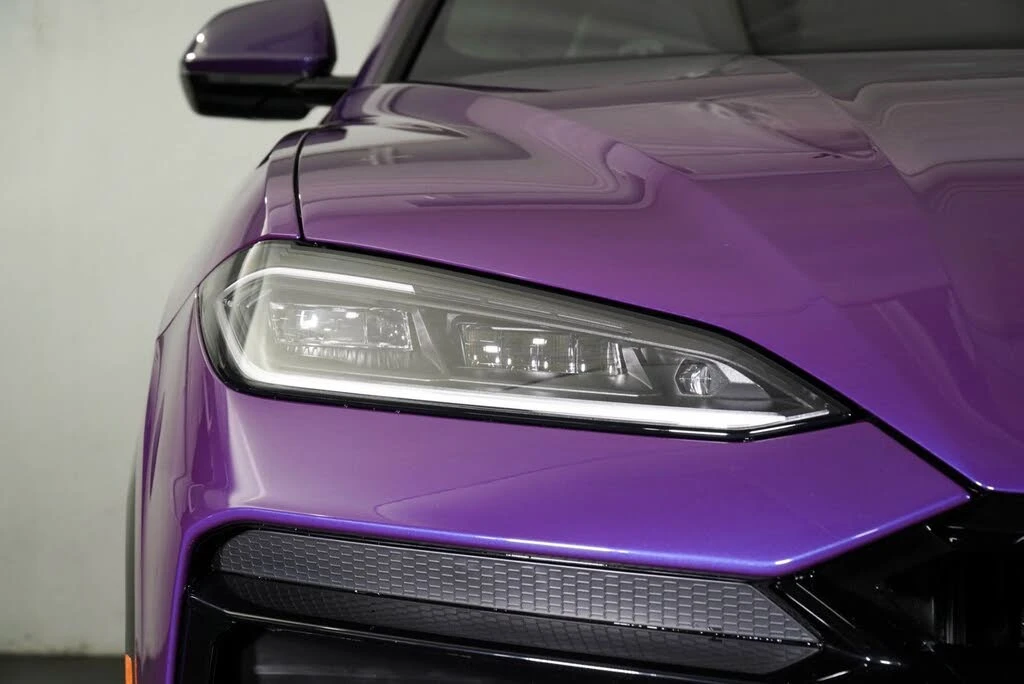 2025 Lamborghini Urus SE - Image 15 of 30