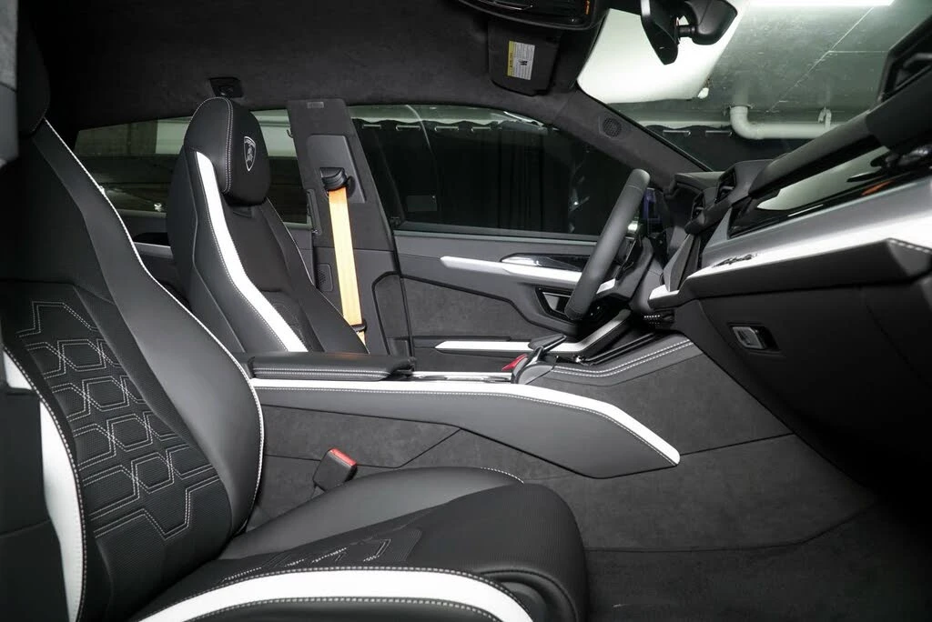 2025 Lamborghini Urus SE - Image 12 of 30