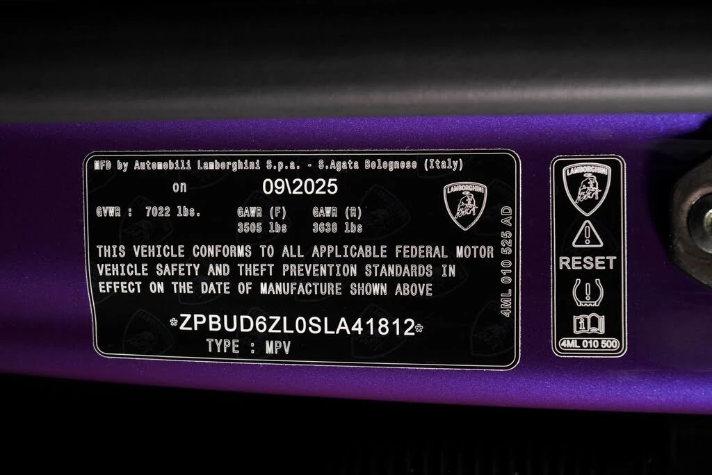 2025 Lamborghini Urus SE - Image 26 of 30