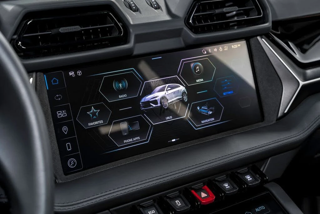 2025 Lamborghini Urus SE - Image 25 of 31