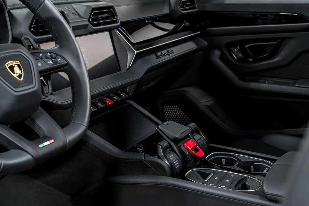 2025 Lamborghini Urus SE - Image 23 of 31