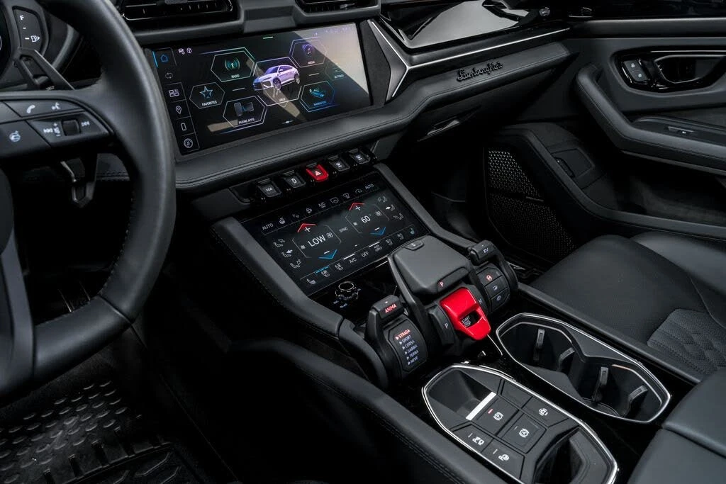 2025 Lamborghini Urus SE - Image 24 of 31