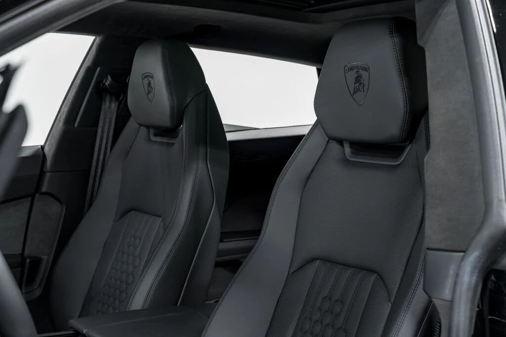 2025 Lamborghini Urus SE - Image 20 of 31