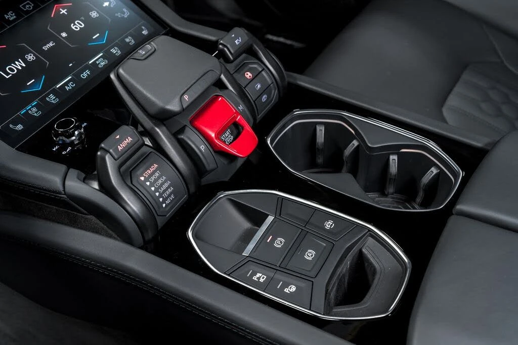 2025 Lamborghini Urus SE - Image 29 of 31
