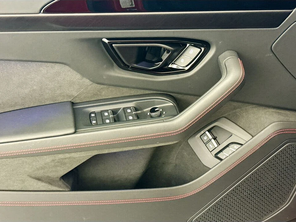 2025 Lamborghini Urus SE - Image 18 of 31