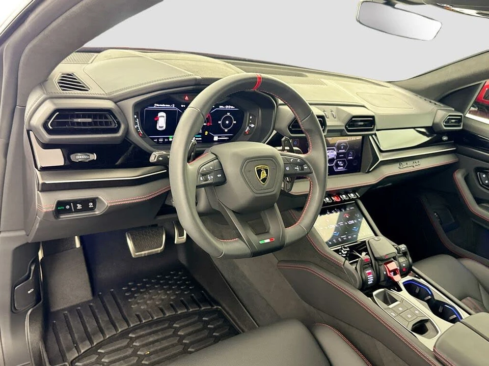 2025 Lamborghini Urus SE - Image 9 of 31