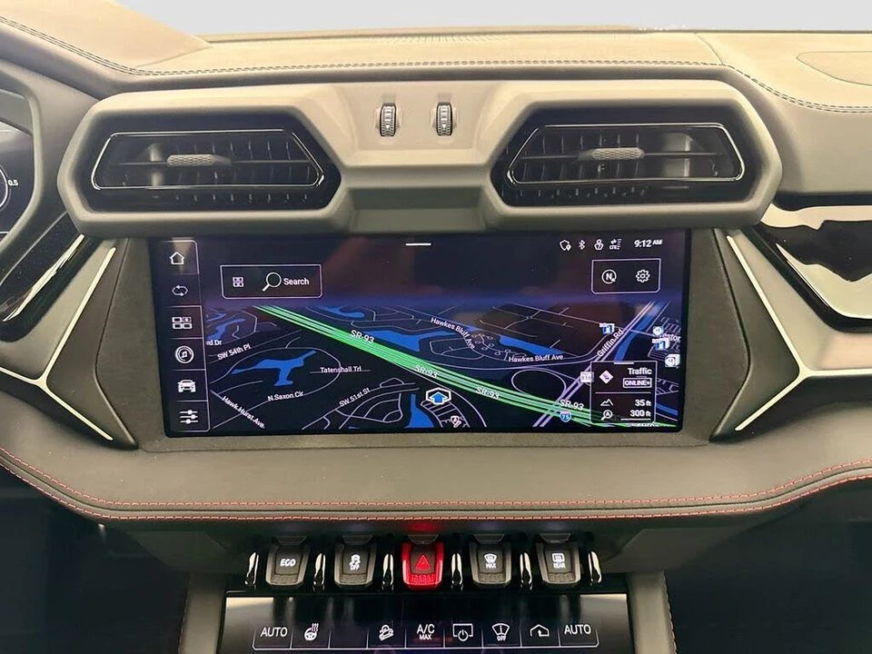 2025 Lamborghini Urus SE - Image 13 of 31