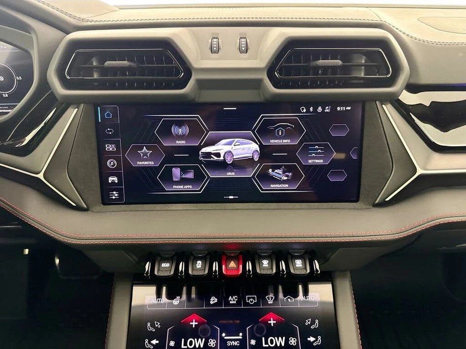 2025 Lamborghini Urus SE - Image 15 of 31