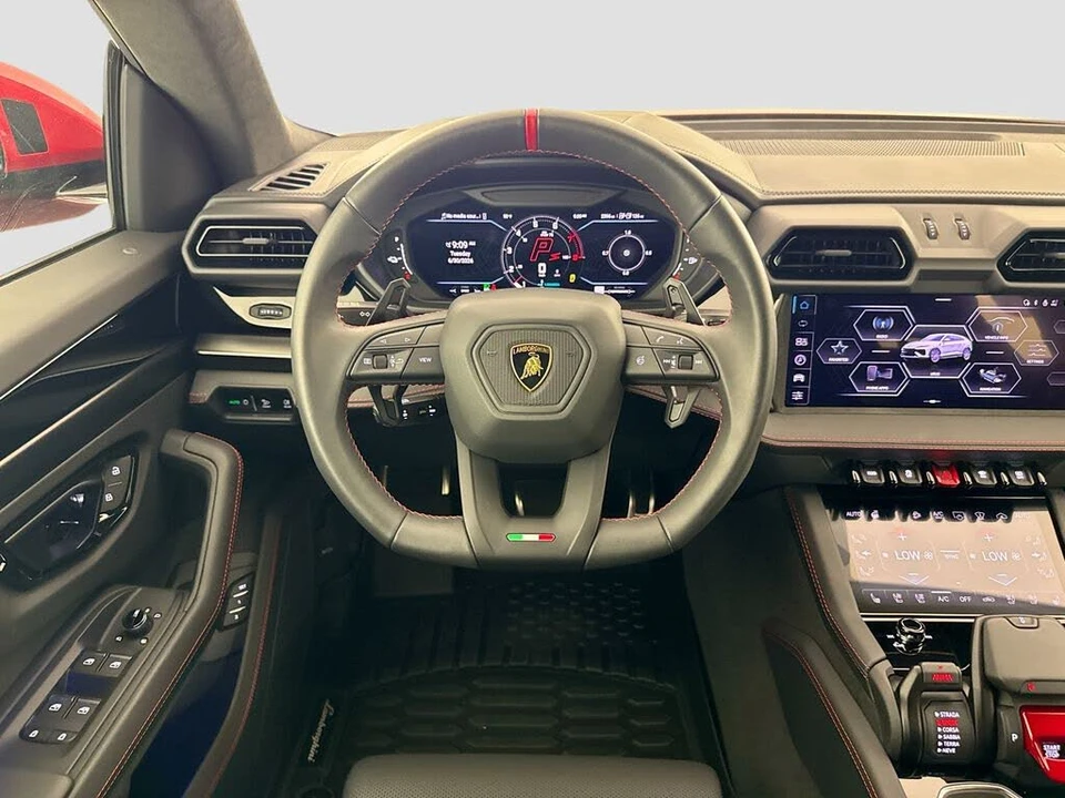 2025 Lamborghini Urus SE - Image 24 of 31