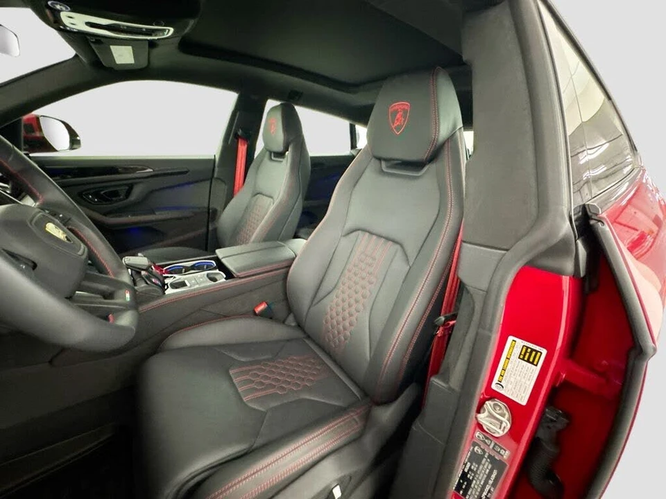 2025 Lamborghini Urus SE - Image 22 of 31