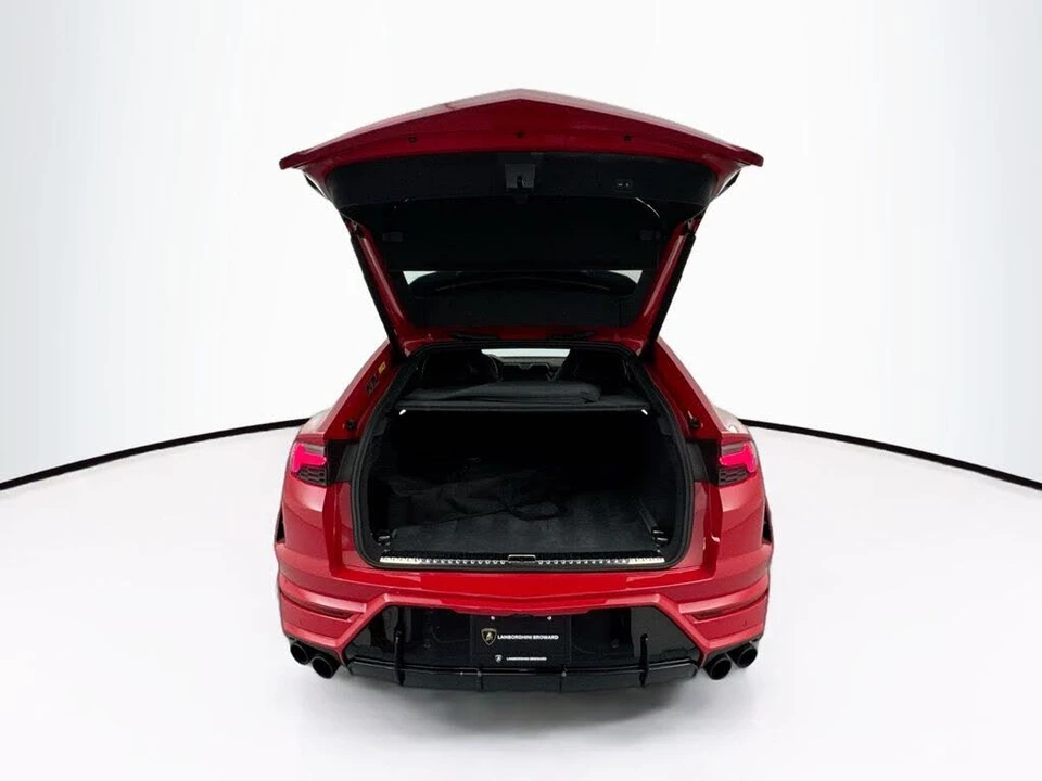 2025 Lamborghini Urus SE - Image 29 of 31