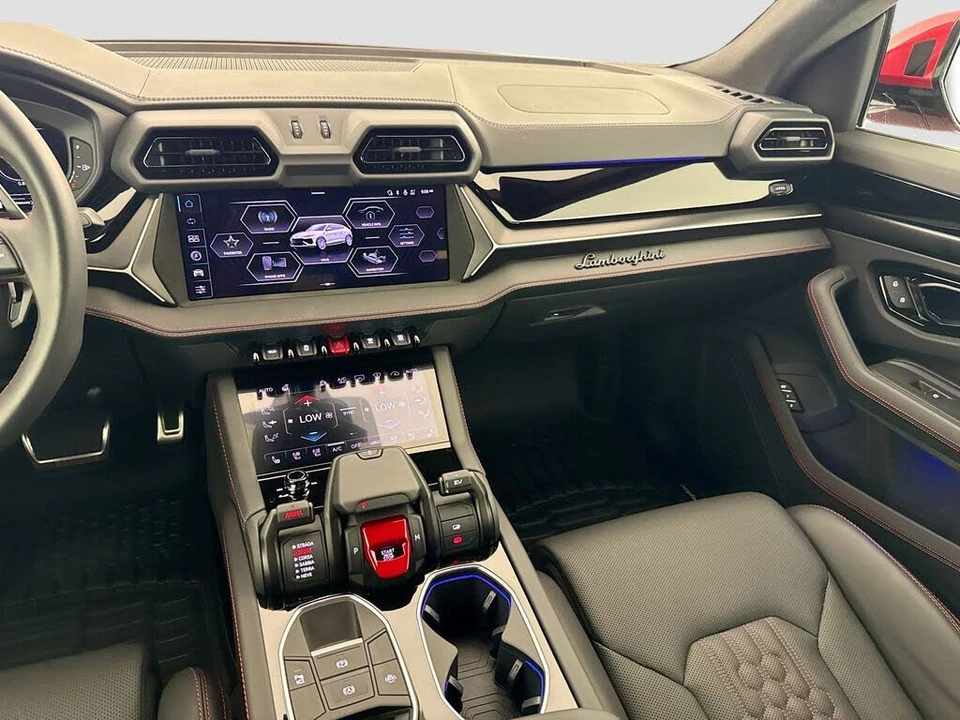 2025 Lamborghini Urus SE - Image 25 of 31