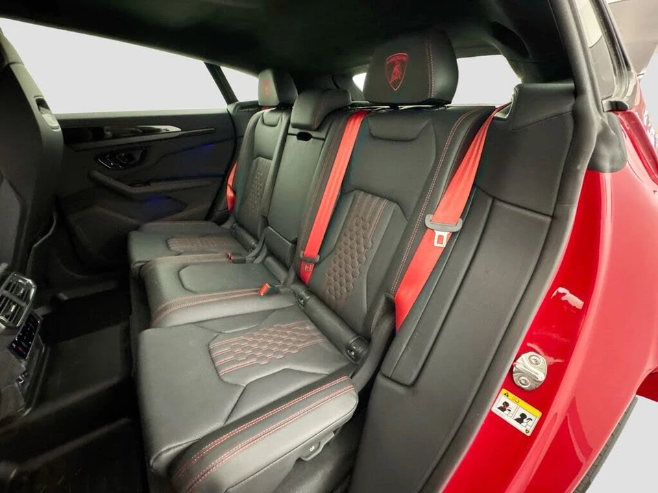 2025 Lamborghini Urus SE - Image 26 of 31
