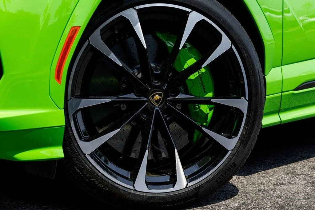2025 Lamborghini Urus SE - Image 25 of 31