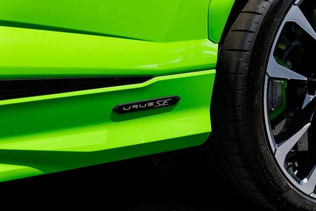 2025 Lamborghini Urus SE - Image 15 of 31