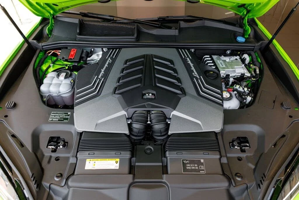 2025 Lamborghini Urus SE - Image 29 of 31