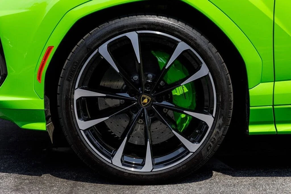 2025 Lamborghini Urus SE - Image 18 of 31