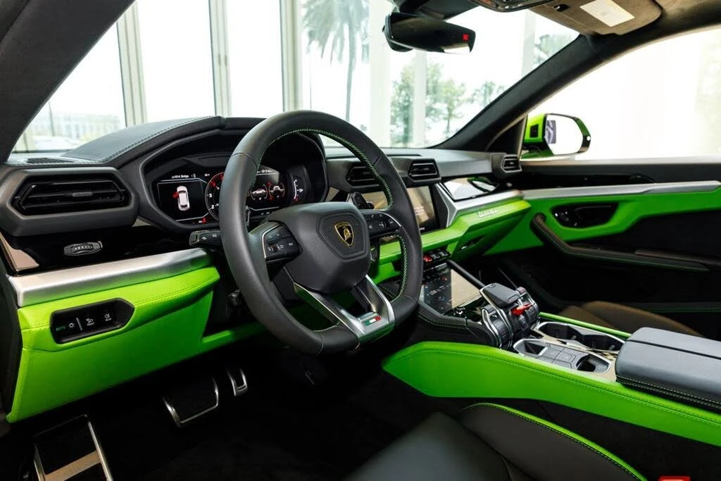 2025 Lamborghini Urus SE - Image 9 of 31