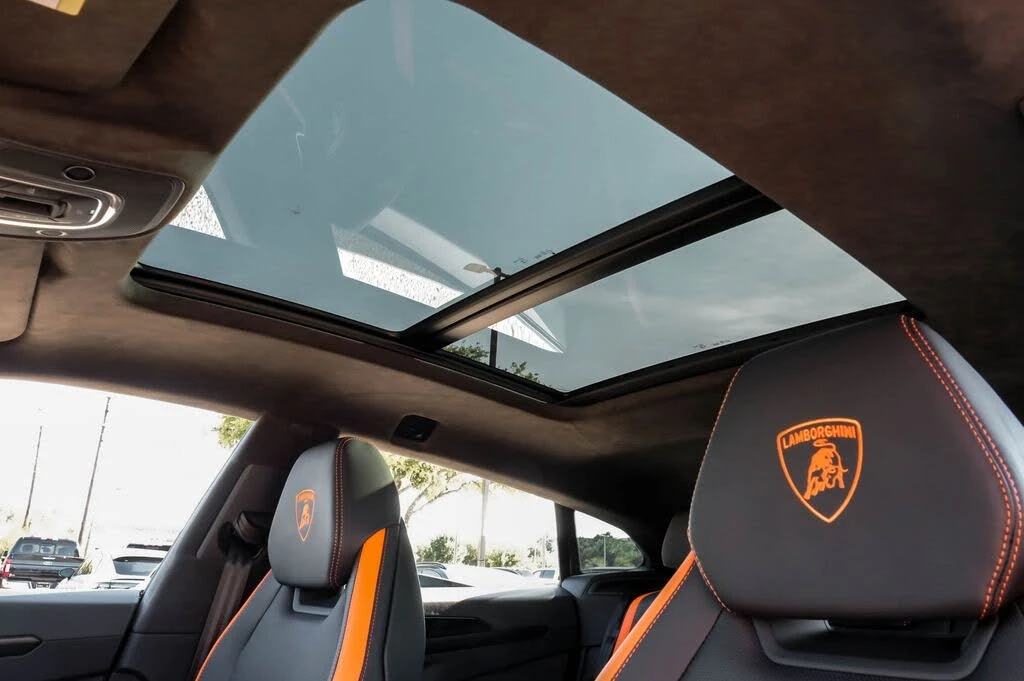 2025 Lamborghini Urus SE - Image 21 of 31