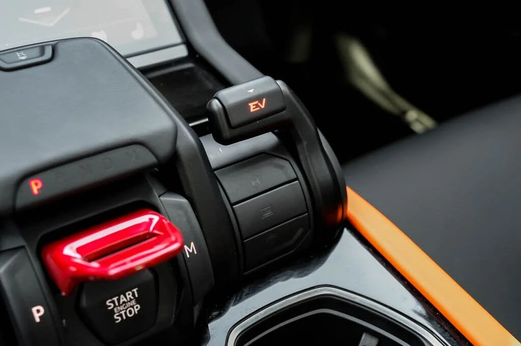 2025 Lamborghini Urus SE - Image 27 of 31