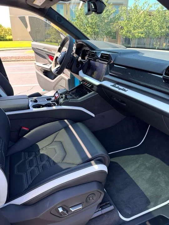 2025 Lamborghini Urus SE - Image 14 of 16