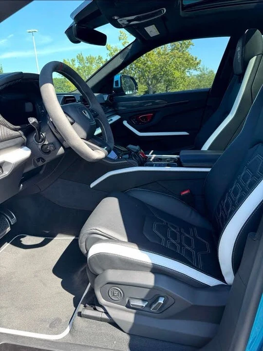2025 Lamborghini Urus SE - Image 10 of 16