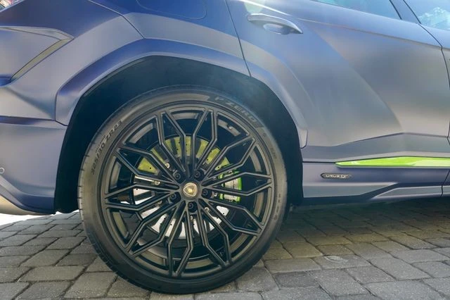 2025 Lamborghini Urus SE - Image 29 of 31