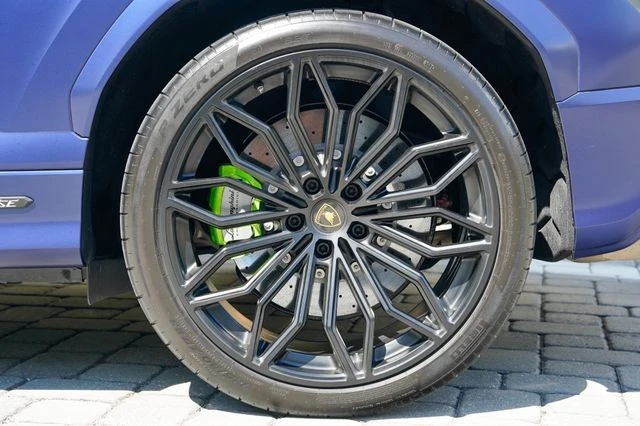 2025 Lamborghini Urus SE - Image 16 of 31