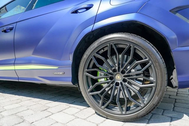 2025 Lamborghini Urus SE - Image 17 of 31