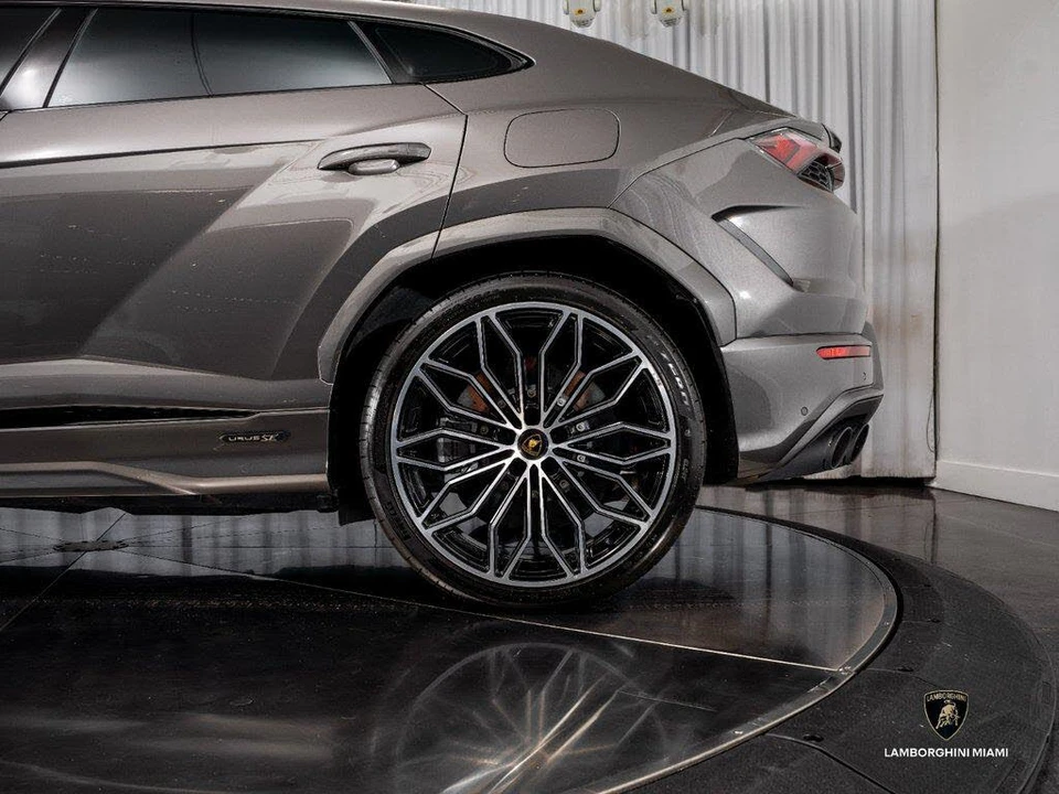 2025 Lamborghini Urus SE - Image 8 of 31