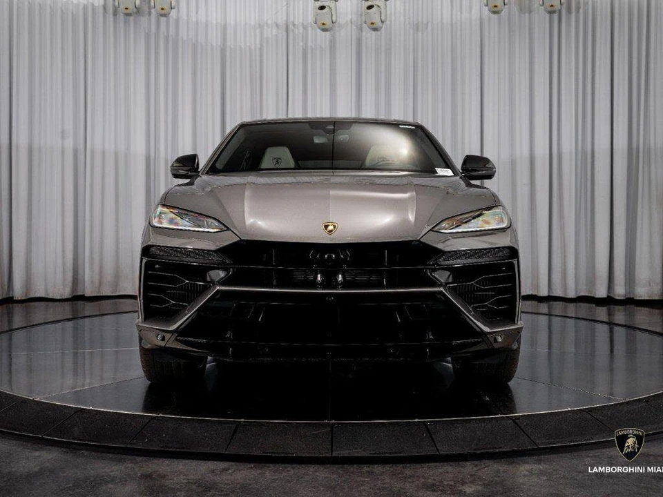 2025 Lamborghini Urus SE - Image 2 of 31