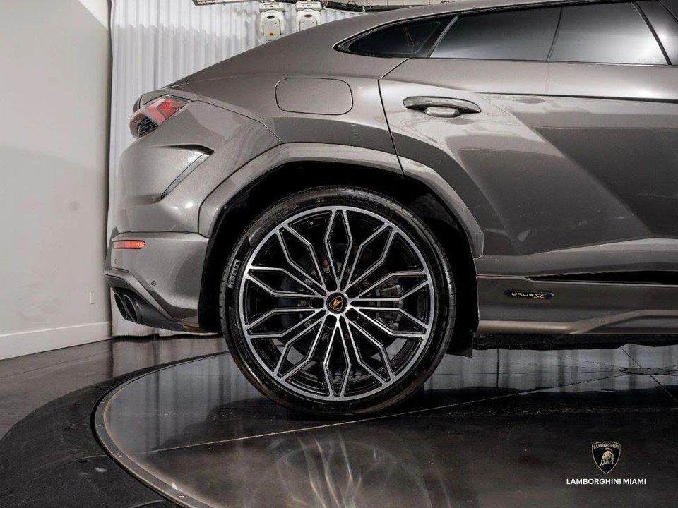 2025 Lamborghini Urus SE - Image 16 of 31