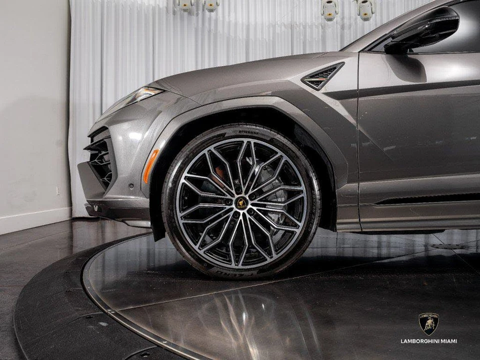 2025 Lamborghini Urus SE - Image 7 of 31
