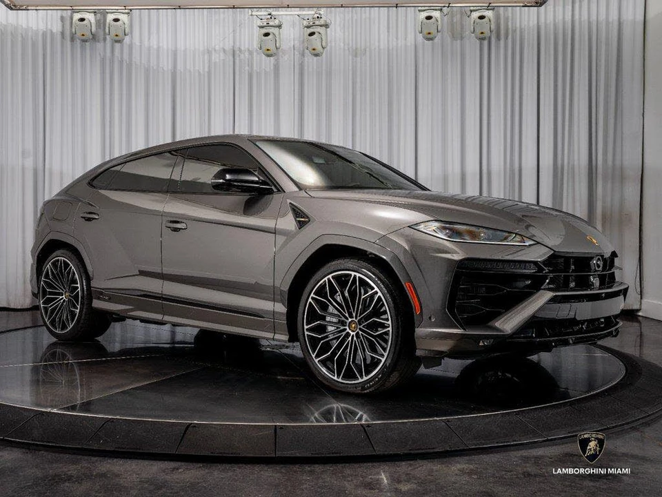 2025 Lamborghini Urus SE - Image 18 of 31