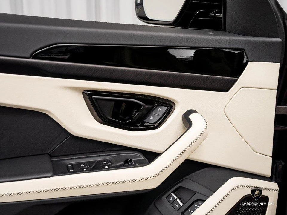 2025 Lamborghini Urus SE - Image 20 of 31