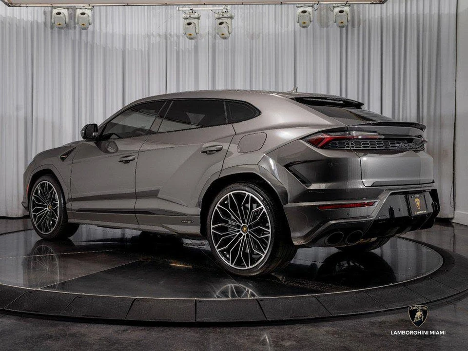 2025 Lamborghini Urus SE - Image 9 of 31