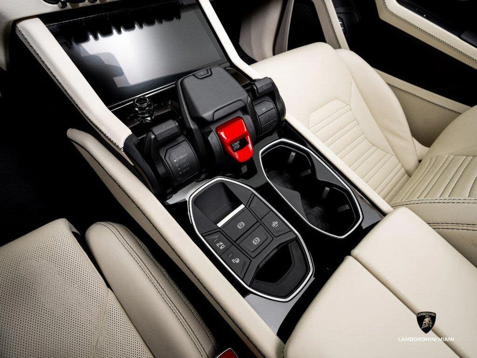 2025 Lamborghini Urus SE - Image 27 of 31