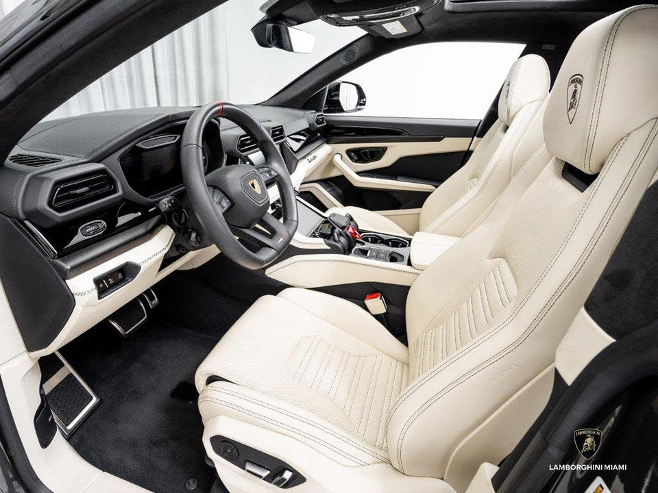 2025 Lamborghini Urus SE - Image 22 of 31