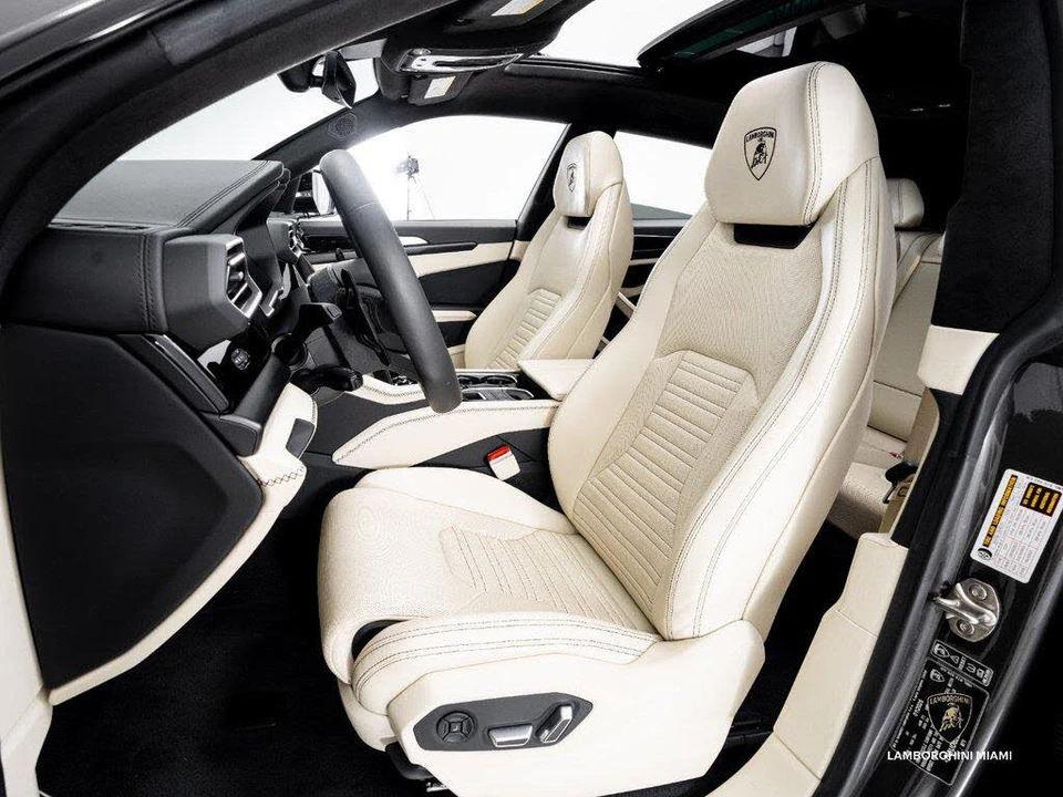 2025 Lamborghini Urus SE - Image 29 of 31