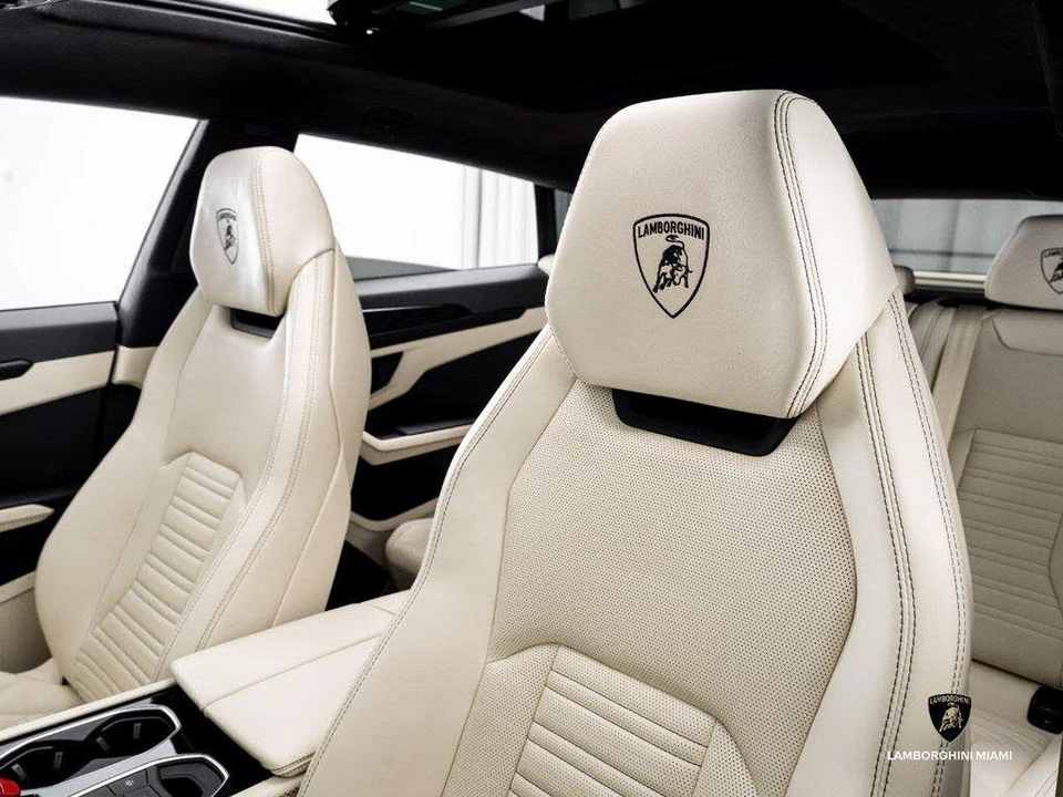2025 Lamborghini Urus SE - Image 30 of 31