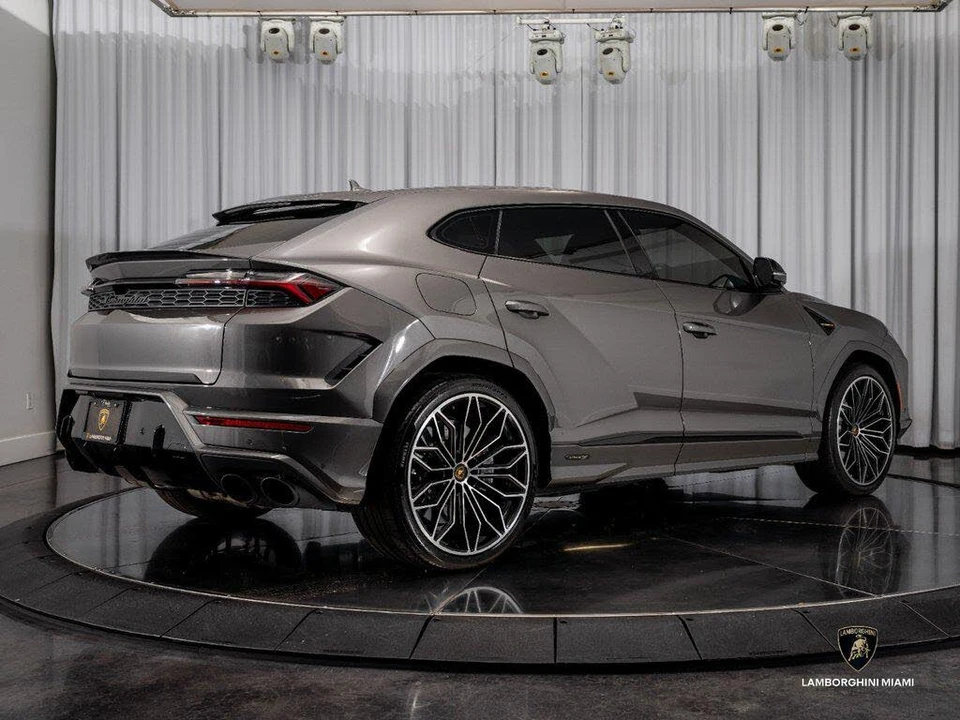 2025 Lamborghini Urus SE - Image 14 of 31