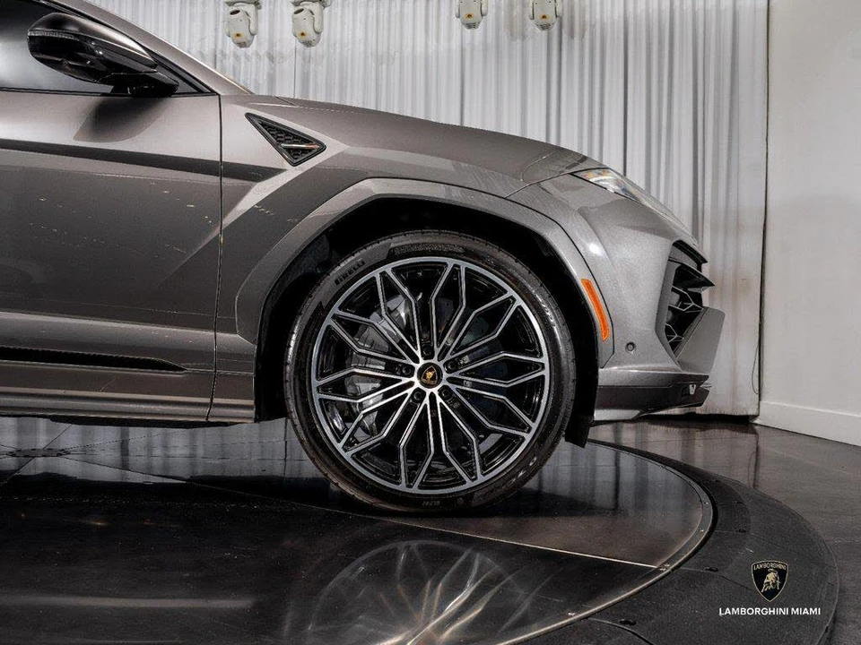 2025 Lamborghini Urus SE - Image 17 of 31