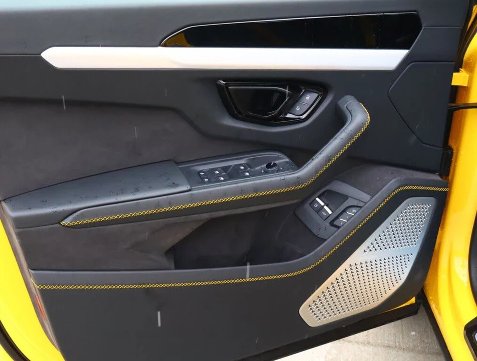 2025 Lamborghini Urus SE - Image 16 of 30